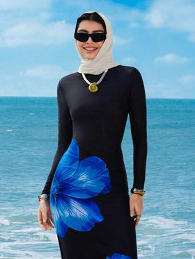 Swim Shayni مجموعة من قطعتين من ملابس السباحة للنساء بطبعات زهرية عشوائية، تشمل بلوزة رياضية بأكمام طويلة وياقة مستديرة وبنطال طويل محتشم باللون الأسود، مناسبة للعطلات الشاطئية