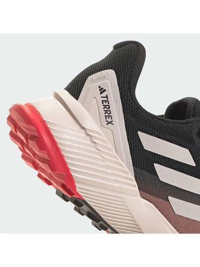 Adidas أحذية الجري في الهواء الطلق للنساء، أحذية رياضية مريحة IH3878، تصغر بمقاس واحد