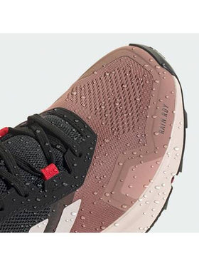 Adidas أحذية الجري في الهواء الطلق للنساء، أحذية رياضية مريحة IH3878، تصغر بمقاس واحد