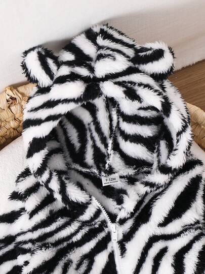 SHEIN جمبسوت رضع ذكور مبطنة حرارياً، جمبسوت سميكة مخملية ذات طباعة جميلة، بسيطة وعملية للاستخدام اليومي، مناسبة للارتداء في الداخل والخارج، للاستخدام اليومي والرياضة واللعب والأعياد والهالوين، خريف/شتاء
