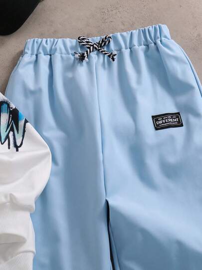 SHEIN مجموعة من قطعتين للأولاد المراهقين، هوديي أبيض مقترن مع بنطلون أخضر زيتوني، طقم أنيق للأولاد المراهقين. الهوديي مزين بطباعة رسومية خضراء، قماش ناعم ومريح، مناسب للربيع/الخريف، متعدد الاستخدامات للمدرسة والملابس اليومية