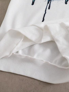 SHEIN مجموعة من قطعتين للأولاد المراهقين، هوديي أبيض مقترن مع بنطلون أخضر زيتوني، طقم أنيق للأولاد المراهقين. الهوديي مزين بطباعة رسومية خضراء، قماش ناعم ومريح، مناسب للربيع/الخريف، متعدد الاستخدامات للمدرسة والملابس اليومية