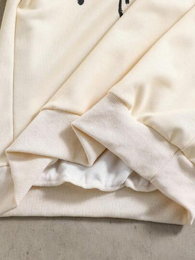 SHEIN Coolqubz مجموعة من قطعتين: هوديي أبيض مقترن مع بنطلون أخضر زيتوني، طقم أنيق للفتى المراهق. يتميز الهوديي بطباعة خضراء، قماش ناعم ومريح، مناسب للربيع/الخريف، متعدد الاستخدامات للمدرسة والخروجات وغيرها
