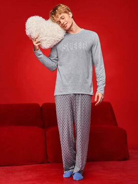 Manfinity Underwear&Sleepwear Basics ملابس علوية نوم طويلة الأكمام مطبوع عليها "SLEEP" ناعمة ومريحة للرجال، شتوي