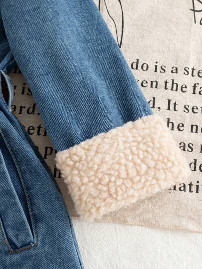 SHEIN Playful Pals معطف طويل فضفاض للأطفال الصغار من الفتيات باللون الأزرق الداكن مع طبعات ملونة وياقة من الفرو الصناعي، ملابس خارجية جميلة وعصرية مناسبة للخريف والشتاء، قطعة ملائمة للتنسيق مع الطبقات المختلفة