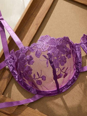 SHEIN مجموعة ملابس داخلية للنساء مطرزة بالدانتيل الأزرق السماوي قطعتين