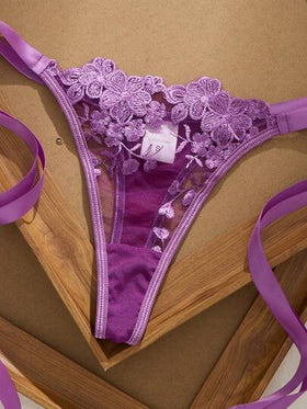 SHEIN مجموعة ملابس داخلية للنساء مطرزة بالدانتيل الأزرق السماوي قطعتين
