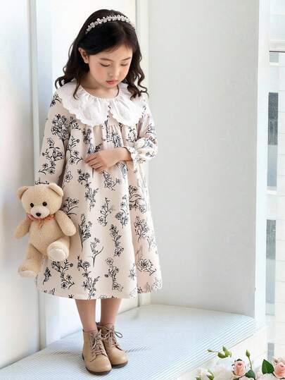 SHEIN Genkimix Kids فستان بأكمام طويلة بتصميم فضفاض مع طبعة زهور صغيرة للفتيات، أساور مطاطية، زهرة على الياقة، تصميم فتحة أمامية، طازج وأنيق للمدرسة والتنقل، متعدد الاستخدامات، للخريف