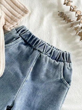 SHEIN Vintaside Kids طقم ملابس أطفال صبيان كاجوال بقميص كم قصير ياقة مع بنطلون جينز مغسول عصري، مناسب للارتداء اليومي، رحلات العائلة، الطعام أو التسوق