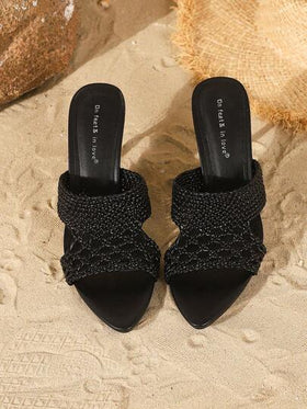 On feet& in love صنادل نسائية أنيقة ذات كعب عالي مصنوعة من نسيج مفرغ بتصميم أصبع القدم المدبب، مناسبة للارتداء مع الفساتين
