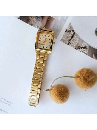 Casio ساعة نسائية كاسيو، قطر الميناء 31 مم * 22 مم مستطيلة باللون الأبيض، سوار من الفولاذ المقاوم للصدأ بلون ذهبي، مقاومة للماء لعمق 30 متر، إبزيم قابل للطي، زجاج معدني