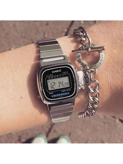 Casio ساعة كاسيو نسائية مربعة رقمية، قطر الميناء 30.3 مم أسود، سوار من الفولاذ المقاوم للصدأ، إبزيم قابل للطي، حركة كوارتز، زجاج راتنجي، بروفايل رفيع 7.3 مم LA670WA-1D