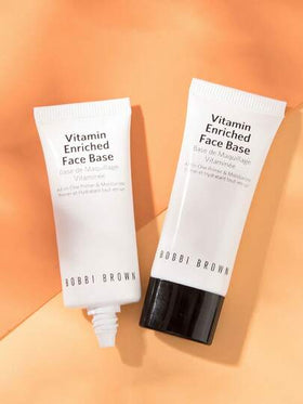 Bobbi Brown قاعدة الوجه المغنية بالفيتامينات من بوبي براون [ميني] 15مل / برايمر وملطف متكامل / ملطف مرطب وبرايمر مكياج متعدد الفيتامينات الأكثر مبيعًا / العناية بالبشرة المصممة للمكياج. يغذي ملطف الترطيب فوراً ويكسب البشرة نعومة ويجهزها لتحسين مظهر الأ...