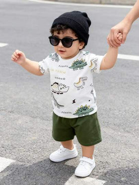 SHEIN Playful Pals مجموعة قميص وشورت مطبوع بطبعة ديناصور لطيفة للأطفال الرضع والأولاد من 0-3 سنوات، قطعتان، ملائم للربيع/الصيف، كاجوال، خارجي، أساسي، رياضي، عصري وبسيط