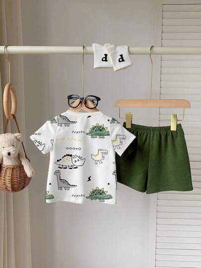 SHEIN Playful Pals مجموعة قميص وشورت مطبوع بطبعة ديناصور لطيفة للأطفال الرضع والأولاد من 0-3 سنوات، قطعتان، ملائم للربيع/الصيف، كاجوال، خارجي، أساسي، رياضي، عصري وبسيط