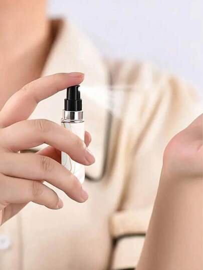 2/4/5 قطع زجاجة رذاذ عطر بتعليق زهري، زجاجة عطر بنمط رخامي مزخرف بسلسلة مفاتيح، حقيبة كروس بودي للنساء، تعليق زخرفي لحقيبة اليد، أداة تعبئة عطر صغيرة، هدايا عيد ميلاد للعائلة والأصدقاء، هدايا عطلات، محمولة للسفر 5 مل