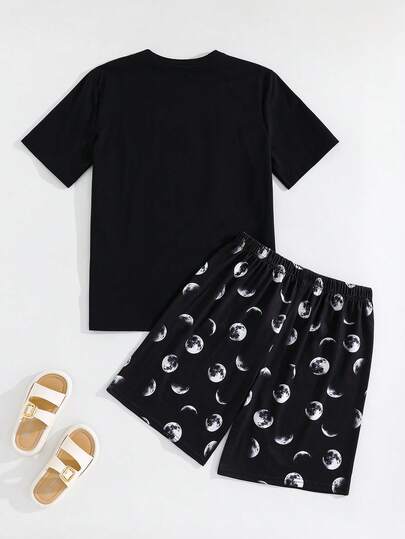 SHEIN قميص تي شيرت أسود بياقة طاقم مطبوع عليه رسم القمر، أكمام قصيرة، بطبعة كاملة، بدلة كاجوال مريحة وعصرية، من قماش ناعم، مناسب للارتداء اليومي، المنزل والمناسبات