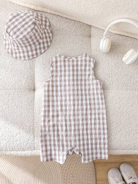 SHEIN LMoss Kids مجموعة رومبير وقبعة دلو للأطفال الرضع من الجنسين، مكونة من رومبير بدون أكمام ذات خطوط ملونة باللون المشمشي وشورت، ملابس عادية للعطلات الربيعية والصيفية