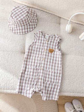SHEIN LMoss Kids مجموعة رومبير وقبعة دلو للأطفال الرضع من الجنسين، مكونة من رومبير بدون أكمام ذات خطوط ملونة باللون المشمشي وشورت، ملابس عادية للعطلات الربيعية والصيفية