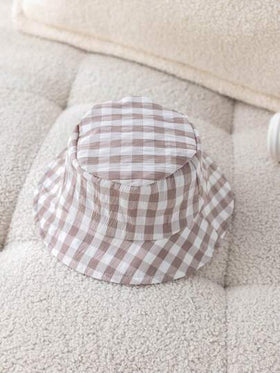 SHEIN LMoss Kids مجموعة رومبير وقبعة دلو للأطفال الرضع من الجنسين، مكونة من رومبير بدون أكمام ذات خطوط ملونة باللون المشمشي وشورت، ملابس عادية للعطلات الربيعية والصيفية