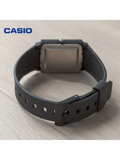 Casio ساعة كاسيو يونيسكس مربعة تناظرية، قطر الميناء 37.2 مم رمادي، سوار من الراتنج، إبزيم مخفي، مقاومة للماء 30 متر، حركة كوارتز MQ-38-8A