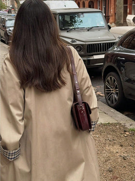 معطف ربيع/صيف 2026 جديد للنساء، طراز فرنسي فاخر باللون الخاكي، طويل، بأكمام راجلان وياقة قصيرة، بتصميم أحادي الصدر بقصة مخططة، خفيف الوزن، بدون بطانة وجيوب، قميص نسائي أنيق