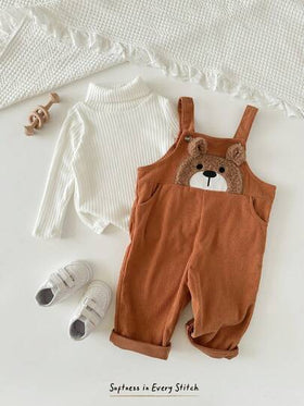 Cozy Pixies مجموعة من قطعتين للأولاد الرضع تتكون من ملابس علوية طويلة الأكمام بياقة عالية ذات لون أحادي ناعمة محبوكة وبنطال سالوبيت مطبوع عليه رسوم الدب الكرتوني، مبطنة بالحرارة سميكة للشتاء