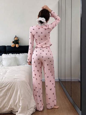 SHEIN طقم بيجامة بأكمام طويلة مزين بطبعة أزهار الكرز والدانتيل
