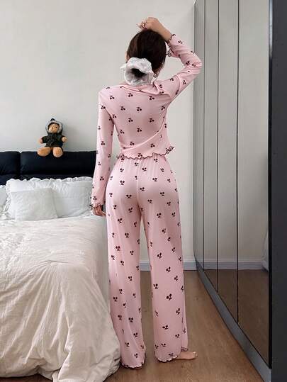 SHEIN طقم بيجامة بأكمام طويلة مزين بطبعة أزهار الكرز والدانتيل