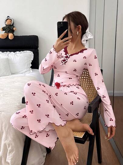 SHEIN طقم بيجامة بأكمام طويلة مزين بطبعة أزهار الكرز والدانتيل