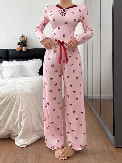 SHEIN طقم بيجامة بأكمام طويلة مزين بطبعة أزهار الكرز والدانتيل