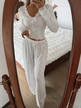 SHEIN طقم بيجامة نسائية مزين بألواح الدانتيل الزهري، ملابس شتوية