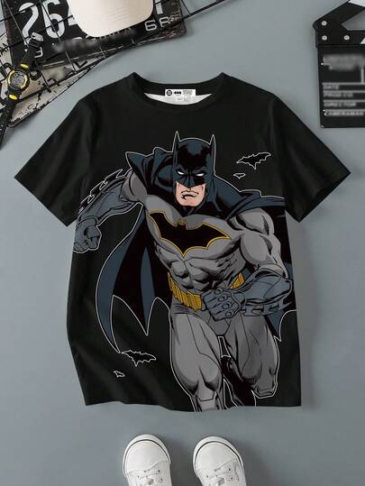 BATMAN X SHEIN تي شيرت أسود بأكمام قصيرة مع رسوم كرتونية بطل الشارع للأولاد المراهقين، صيفي
