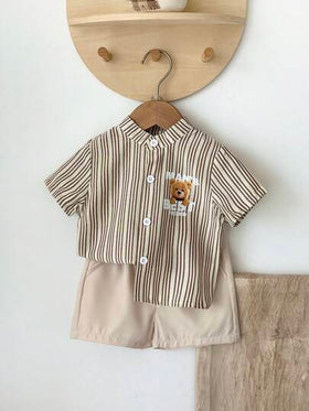 SHEIN Playful Pals مجموعة ملابس رضيع، من 6 أشهر إلى 3 سنوات، ولد/بنت/جنسين، قميص كم قصير بطبعة الدب مخطط باللون الخاكي + شورت ذو خصر مطاطي باللون الأحادي، ربيع/صيف، كاجوال، يومي، عطلة، ملابس الدب الرضيع الكاجوال، مجموعة صيفية من قطعتين للأولاد في عمر سنة،