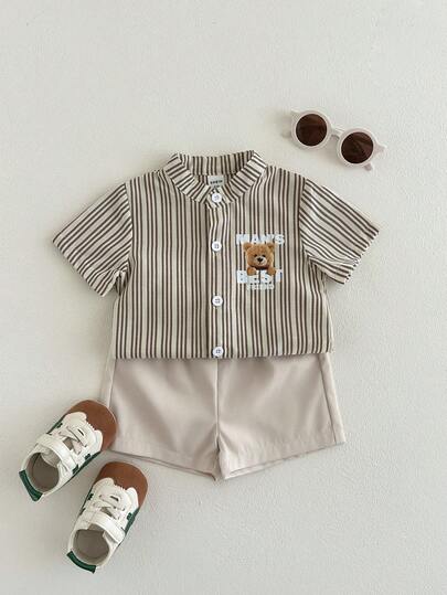 SHEIN Playful Pals مجموعة ملابس رضيع، من 6 أشهر إلى 3 سنوات، ولد/بنت/جنسين، قميص كم قصير بطبعة الدب مخطط باللون الخاكي + شورت ذو خصر مطاطي باللون الأحادي، ربيع/صيف، كاجوال، يومي، عطلة، ملابس الدب الرضيع الكاجوال، مجموعة صيفية من قطعتين للأولاد في عمر سنة،