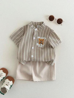 SHEIN Playful Pals مجموعة ملابس رضيع، من 6 أشهر إلى 3 سنوات، ولد/بنت/جنسين، قميص كم قصير بطبعة الدب مخطط باللون الخاكي + شورت ذو خصر مطاطي باللون الأحادي، ربيع/صيف، كاجوال، يومي، عطلة، ملابس الدب الرضيع الكاجوال، مجموعة صيفية من قطعتين للأولاد في عمر سنة،
