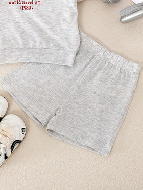 SHEIN مجموعة قميص هودي بأكمام قصيرة مطبوع عليه حروف وشورت ذو خصر مطاطي مناسبة للأطفال من عمر 0-3 سنوات، مناسبة لجميع المواسم، للمدرسة، الاستخدام اليومي المنزلي والخارجي، مقاس للأولاد من عمر 3-24 شهر