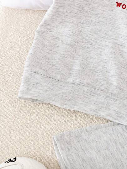 SHEIN مجموعة قميص هودي بأكمام قصيرة مطبوع عليه حروف وشورت ذو خصر مطاطي مناسبة للأطفال من عمر 0-3 سنوات، مناسبة لجميع المواسم، للمدرسة، الاستخدام اليومي المنزلي والخارجي، مقاس للأولاد من عمر 3-24 شهر