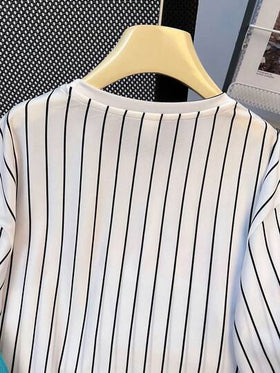 SHEIN طقم كاجوال للمراهقين يتكون من تي شيرت بأكمام قصيرة وطباعة حرفية على الرقبة المستديرة وشورت بطباعة حرفية