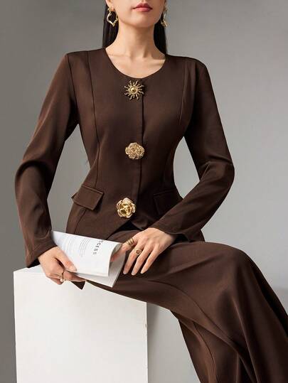 Heiryn بدلة كاجوال للنساء مكونة من قميص بأكمام طويلة ومزين بزهور معدنية وبنطلون، طقم من قطعتين