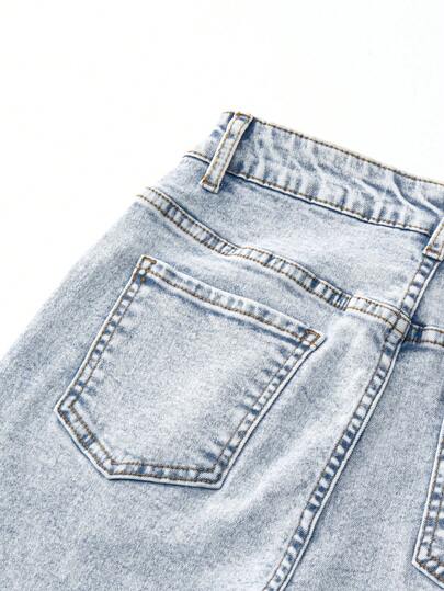 SHEIN ChillGRL بنطلون جينز أزرق مبهت مشوه مع تطريز ثلاثي الأبعاد وتطريز مطبق أسود، بنطلون جينز ضيق مطاطي مناسب لجميع المواسم
