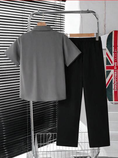 SHEIN مجموعة قميص بولو مطرز بطبعة حصان بسيطة مع بنطال كاجوال مناسب للفتيان المراهقين، مناسب للارتداء اليومي في الربيع والصيف، للذهاب للعمل أو التنقل، 2 قطعة