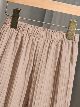 SHEIN مجموعة ملابس رياضية كاجوال للأولاد الصغار، تتكون من قميص بياقة عالية وبنطال، مصنوعة من قماش ذو ملمس، مناسبة للأطفال للاستخدام اليومي، للمدرسة، للسفر، للرياضة، للربيع والصيف، وللمناسبات الخاصة كالأعياد والحفلات والزفاف والمناسبات الرسمية