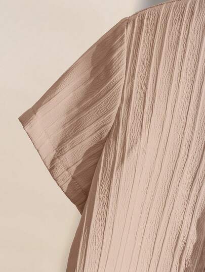 SHEIN مجموعة ملابس رياضية كاجوال للأولاد الصغار، تتكون من قميص بياقة عالية وبنطال، مصنوعة من قماش ذو ملمس، مناسبة للأطفال للاستخدام اليومي، للمدرسة، للسفر، للرياضة، للربيع والصيف، وللمناسبات الخاصة كالأعياد والحفلات والزفاف والمناسبات الرسمية