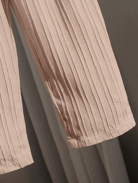 SHEIN مجموعة ملابس رياضية كاجوال للأولاد الصغار، تتكون من قميص بياقة عالية وبنطال، مصنوعة من قماش ذو ملمس، مناسبة للأطفال للاستخدام اليومي، للمدرسة، للسفر، للرياضة، للربيع والصيف، وللمناسبات الخاصة كالأعياد والحفلات والزفاف والمناسبات الرسمية