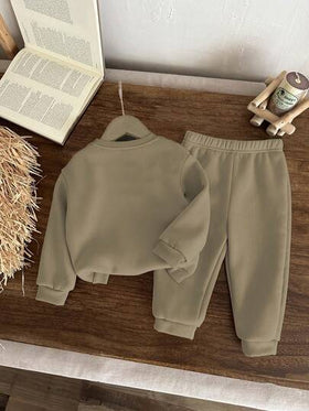 SHEIN طقم كاجوال من البلوزة والبنطلون القطني الناعم ذو الرقبة الطاقم والنمط الكلاسيكي الجميل للأطفال الصبيان، مناسب للخريف/الشتاء