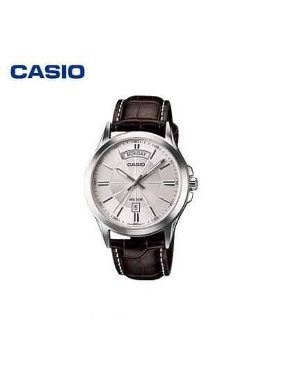 Casio ساعة كاسيو كلاسيكية للرجال، سوار جلد بني وقرص أبيض، تصميم رفيع 8.9 مم، حالة مطلية بالأيون، ساعة عمل كاجوال MTP-1381L-7A