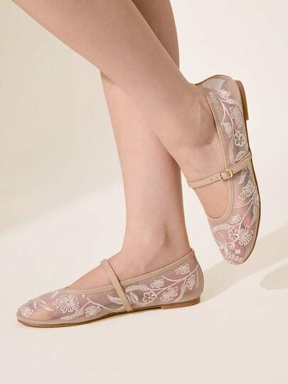 CUCCOO CHICEST حذاء كاجوال سهل الارتداء للنساء بتصميم إبزيم مطرز بالزهور