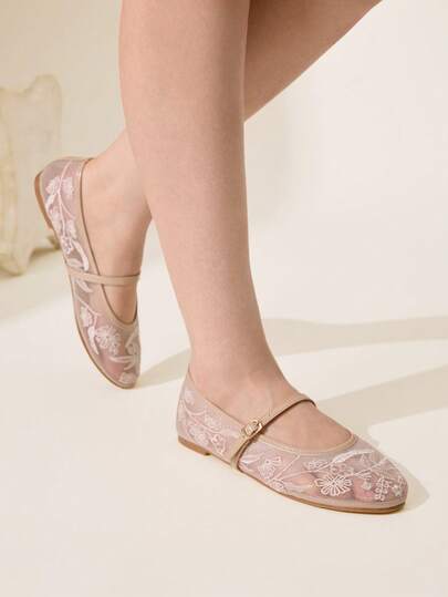 CUCCOO CHICEST حذاء كاجوال سهل الارتداء للنساء بتصميم إبزيم مطرز بالزهور