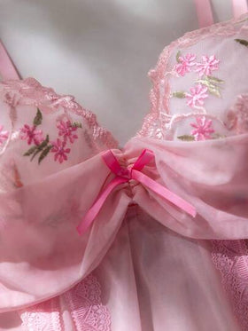 SHEIN مجموعة قميص نوم نسائي مزين بطبعة زهرية مطرزة وشبك وفيونكة، مثير